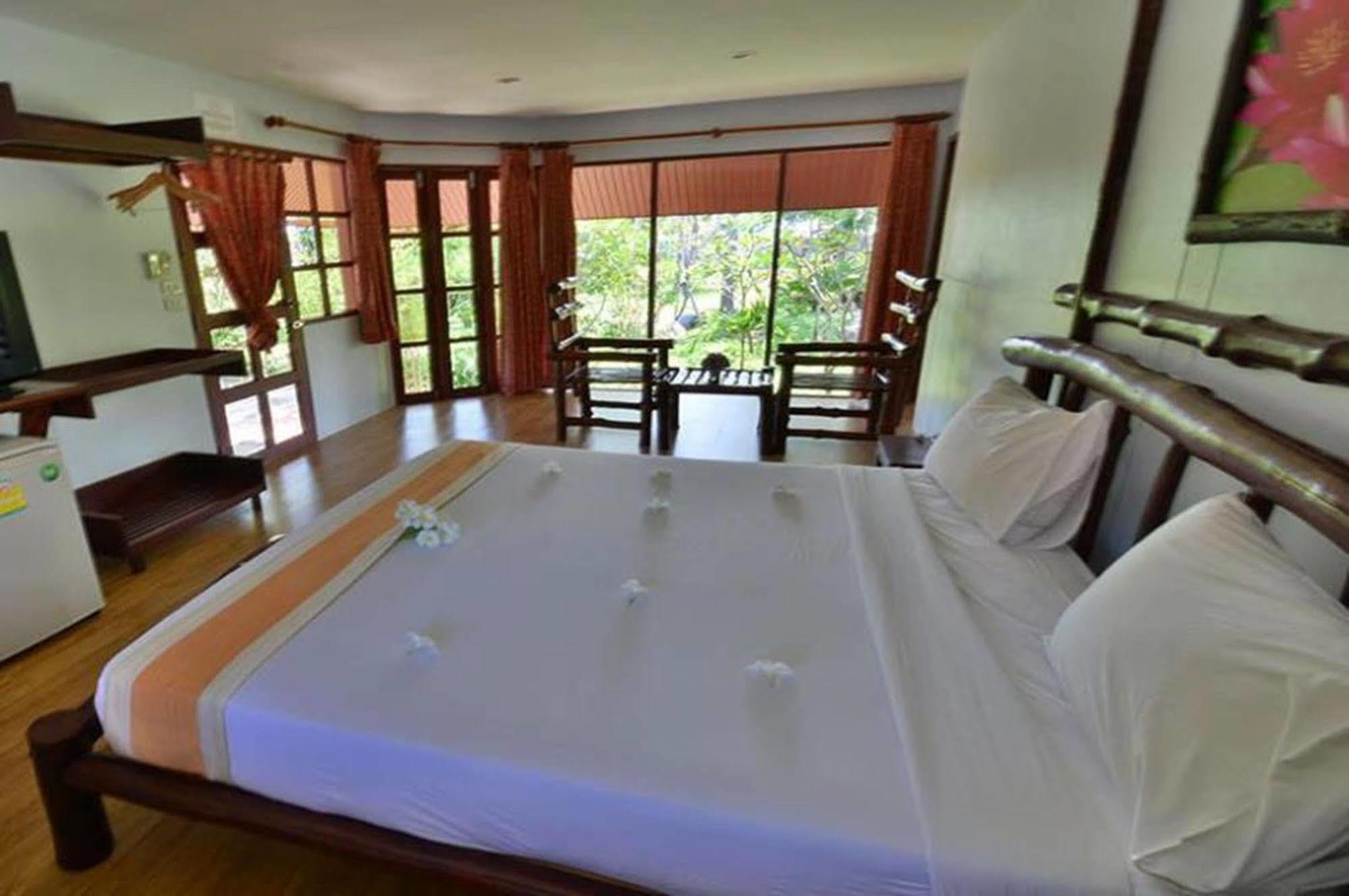 Alongkot Beach Resort Khanom Luaran gambar