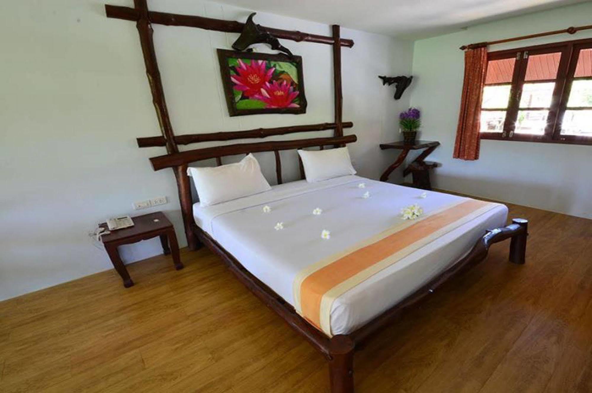 Alongkot Beach Resort Khanom Luaran gambar