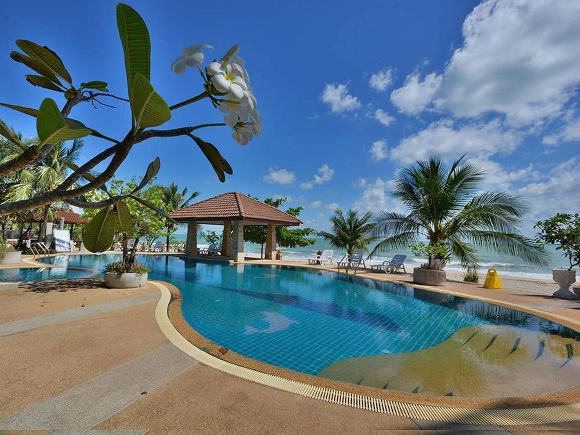 Alongkot Beach Resort Khanom Luaran gambar