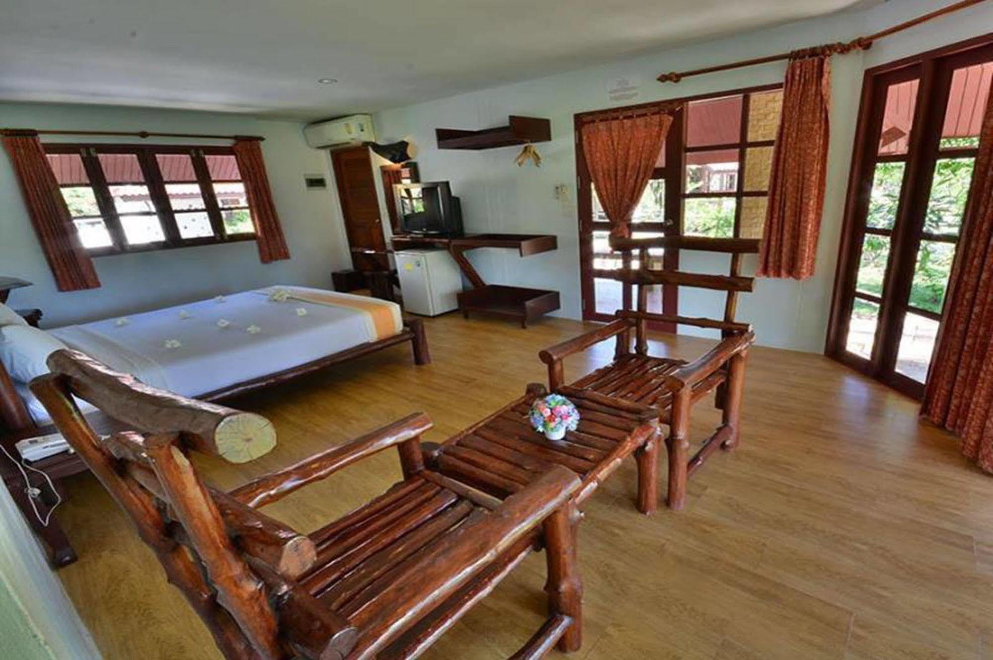 Alongkot Beach Resort Khanom Luaran gambar