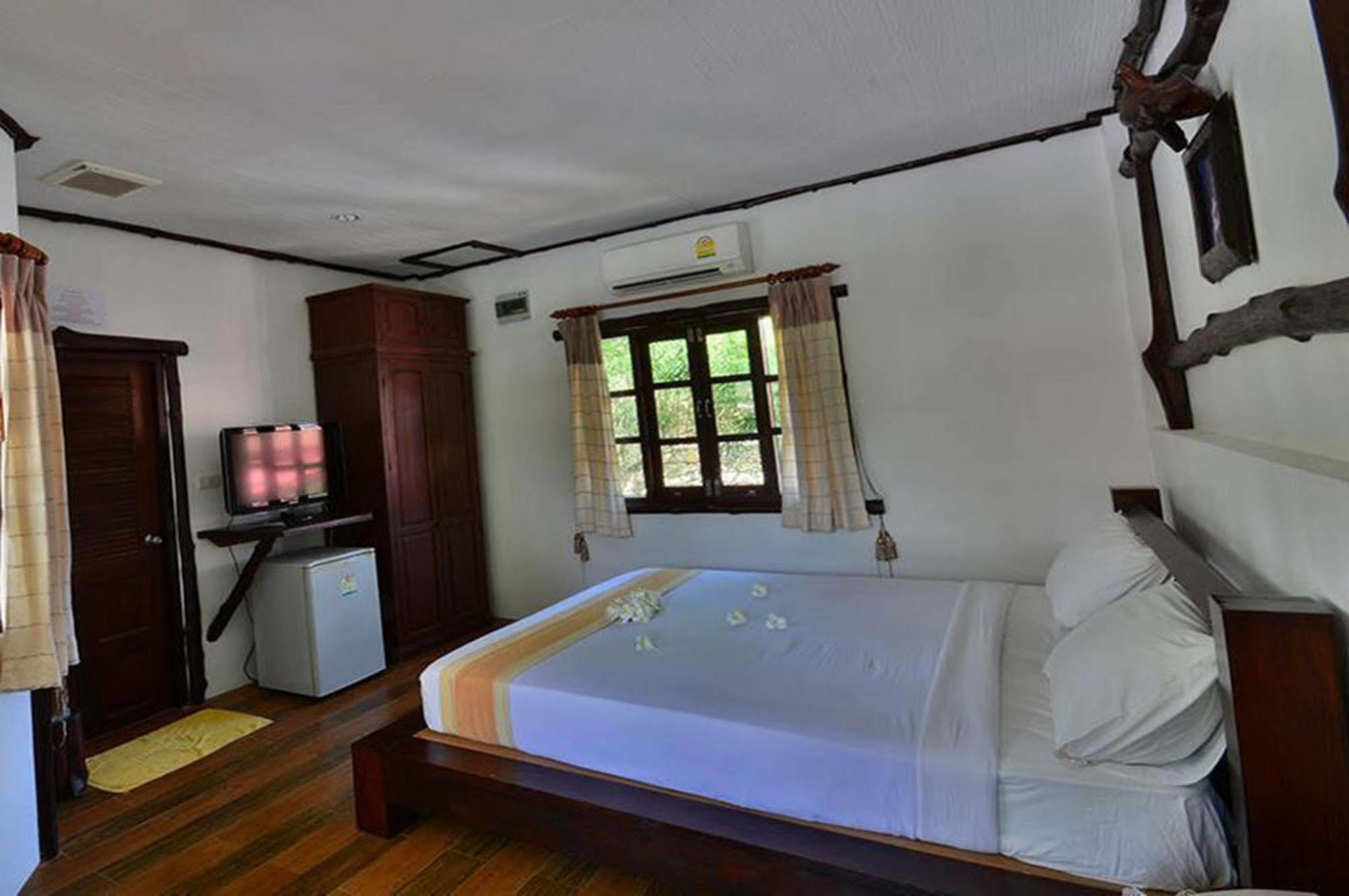 Alongkot Beach Resort Khanom Luaran gambar