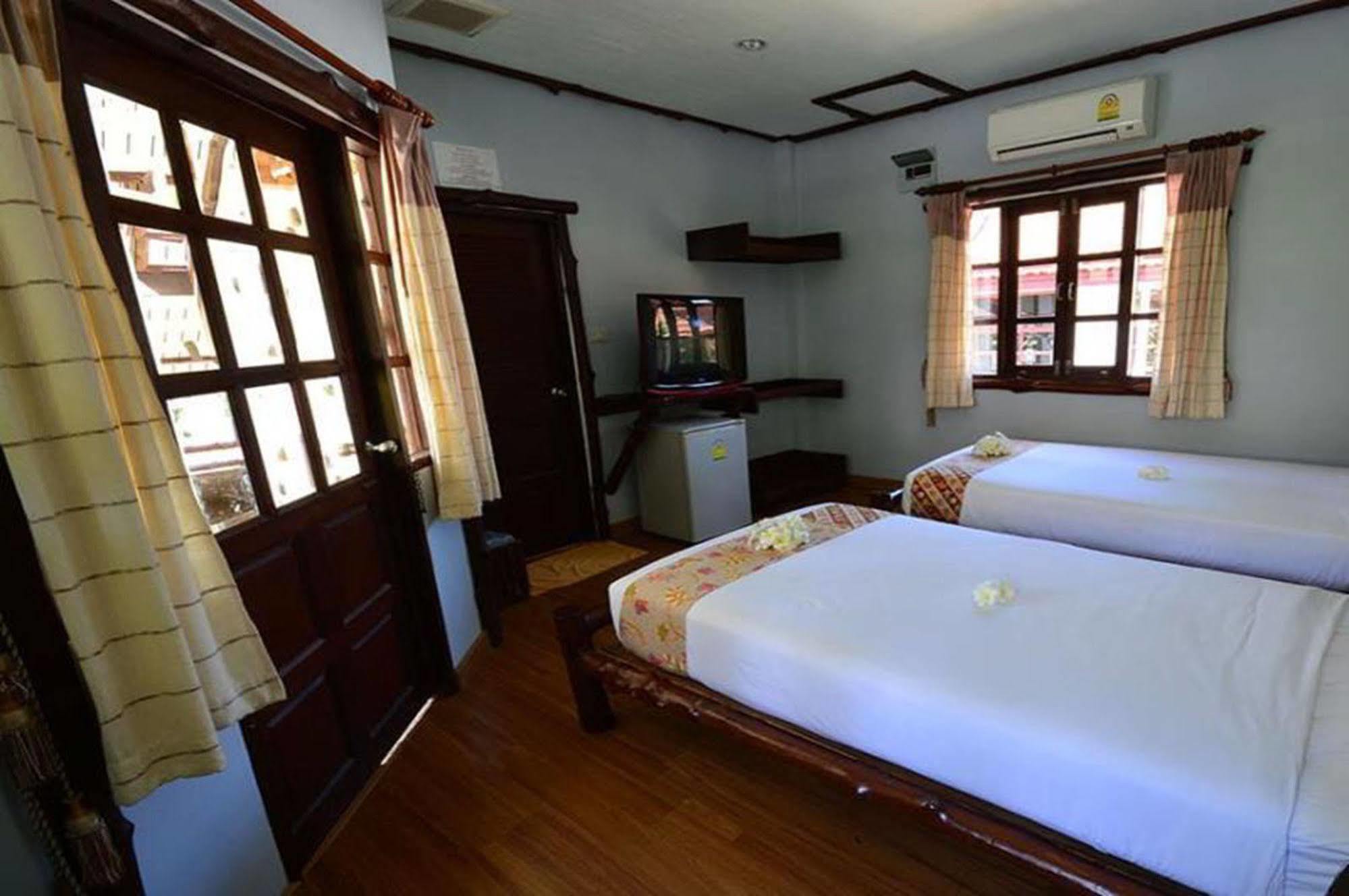 Alongkot Beach Resort Khanom Luaran gambar