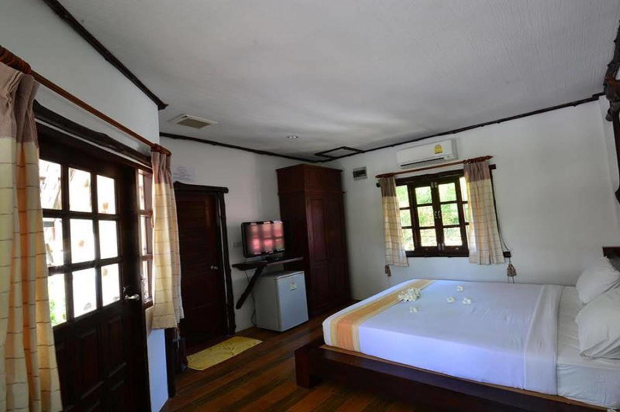 Alongkot Beach Resort Khanom Luaran gambar