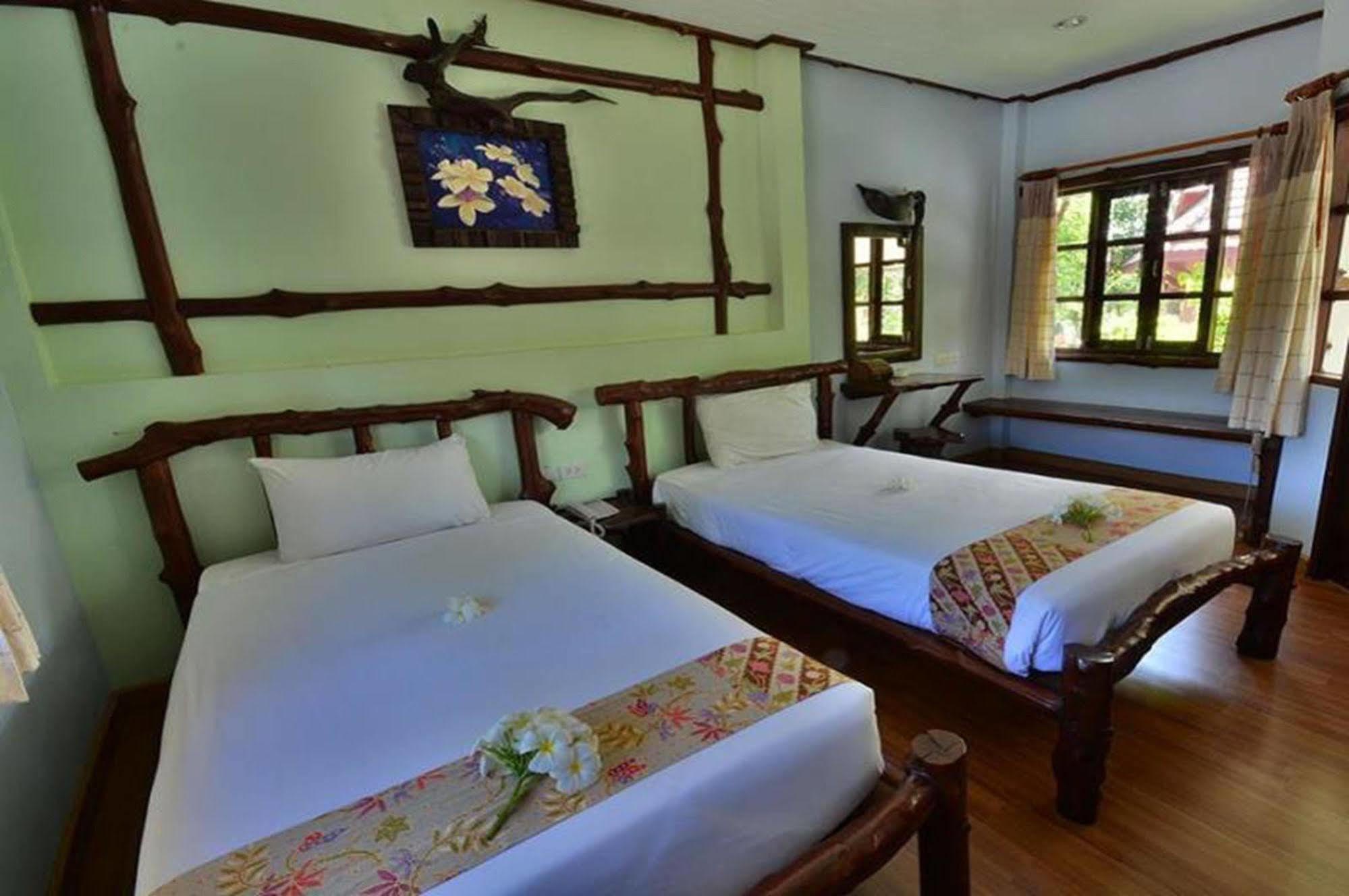 Alongkot Beach Resort Khanom Luaran gambar