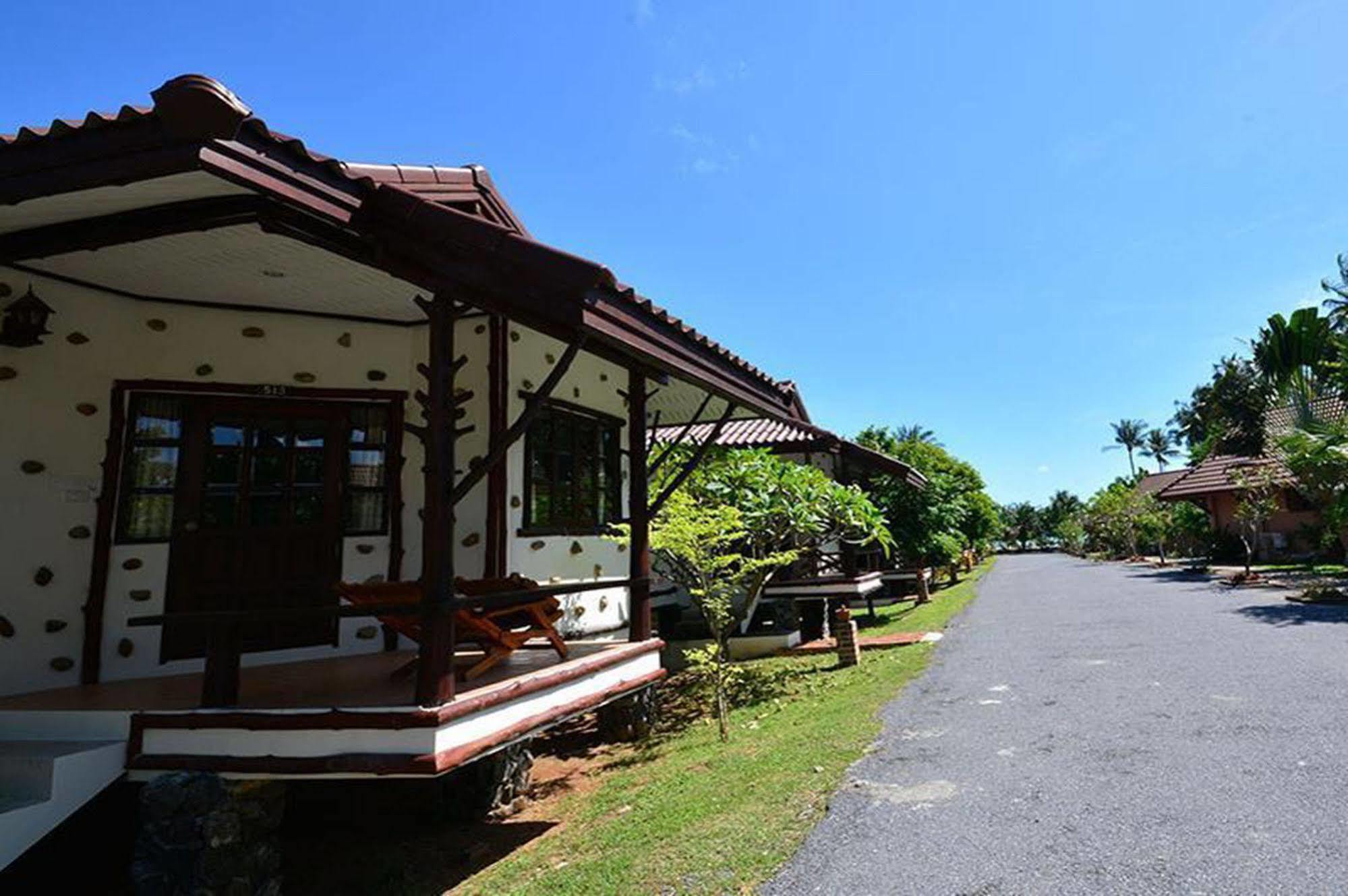 Alongkot Beach Resort Khanom Luaran gambar
