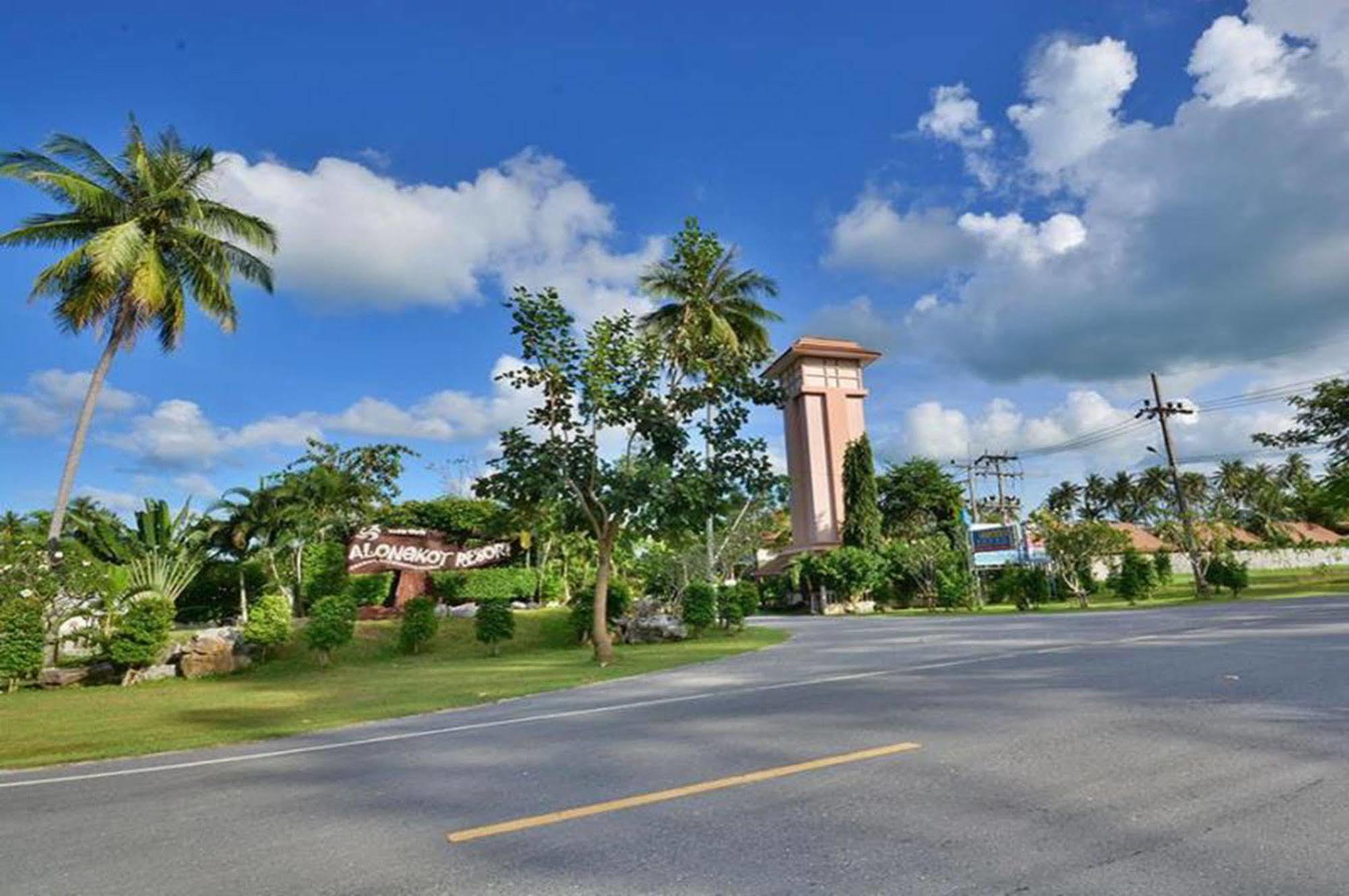 Alongkot Beach Resort Khanom Luaran gambar